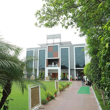 Hotel Shri Khedapati International Dewas Bagian luar foto