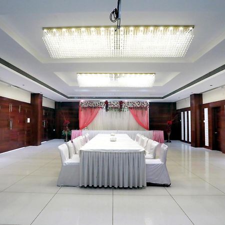 Hotel Shri Khedapati International Dewas Bagian luar foto