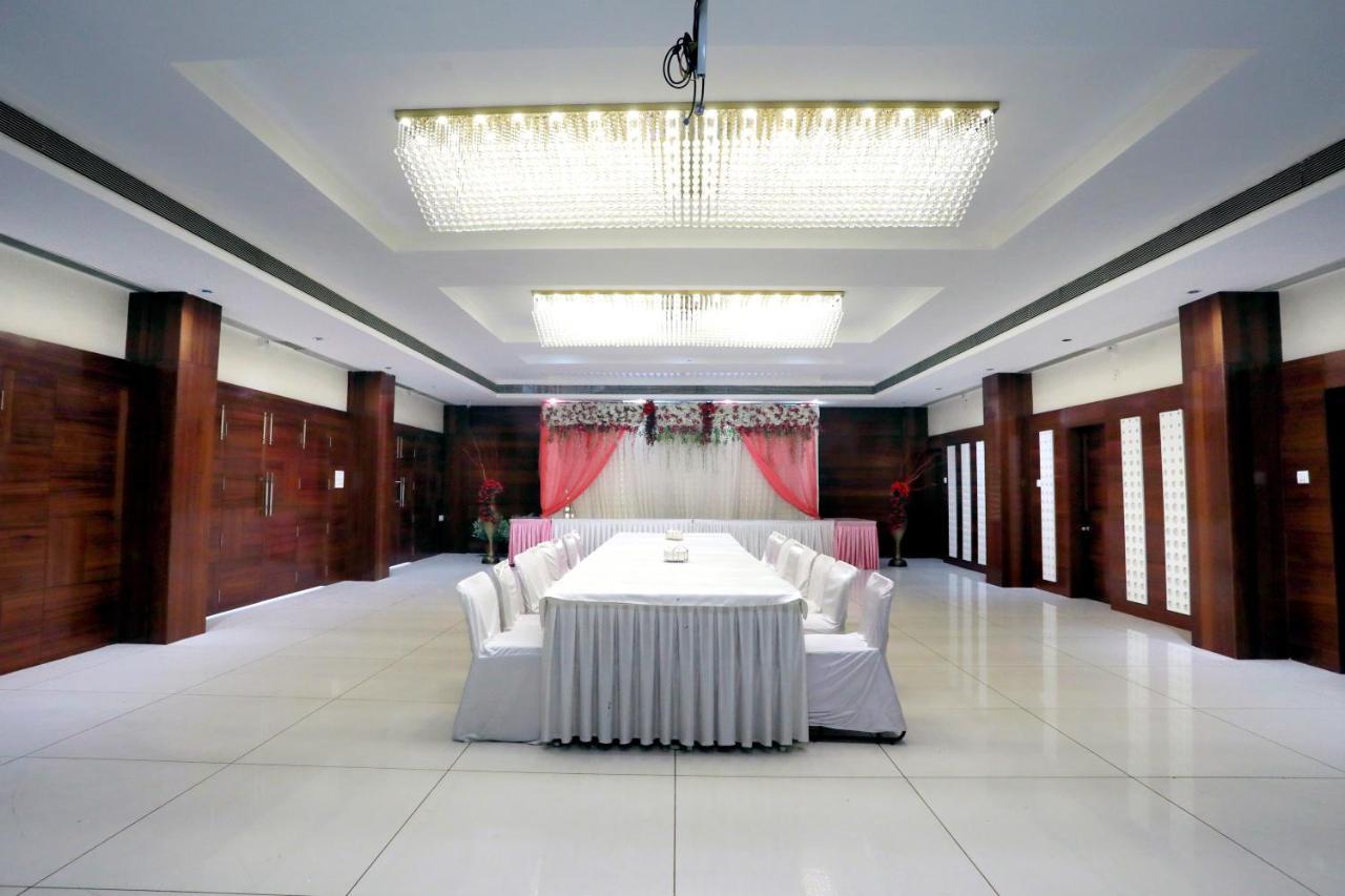 Hotel Shri Khedapati International Dewas Bagian luar foto