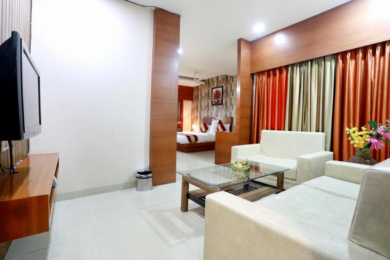 Hotel Shri Khedapati International Dewas Bagian luar foto