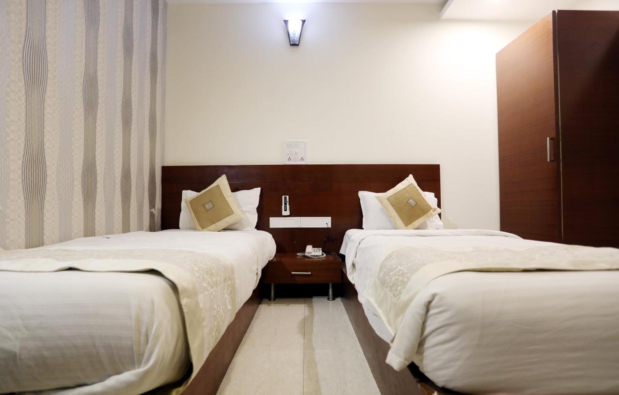 Hotel Shri Khedapati International Dewas Bagian luar foto