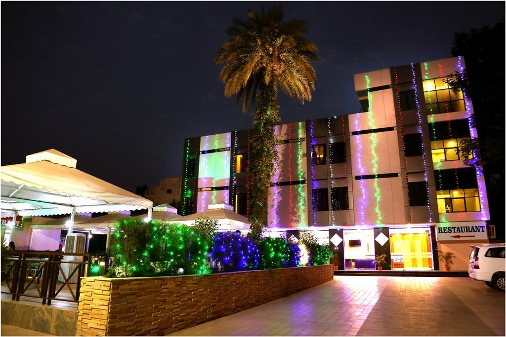 Hotel Shri Khedapati International Dewas Bagian luar foto