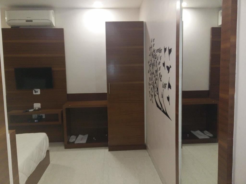 Hotel Shri Khedapati International Dewas Bagian luar foto