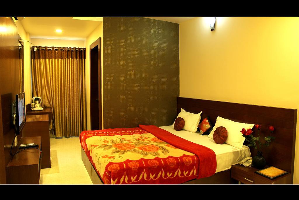 Hotel Shri Khedapati International Dewas Bagian luar foto