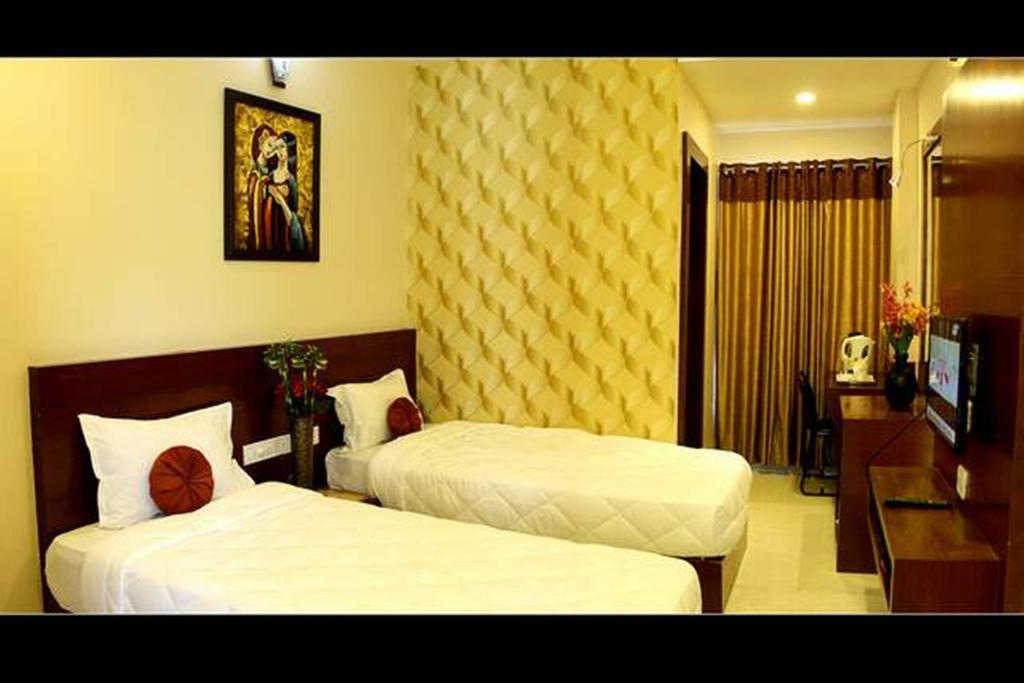 Hotel Shri Khedapati International Dewas Bagian luar foto
