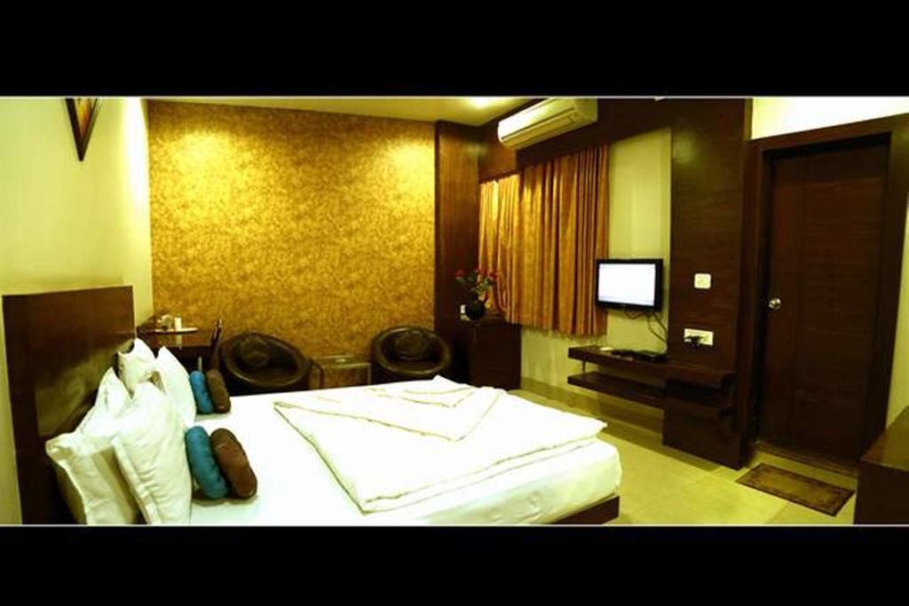 Hotel Shri Khedapati International Dewas Bagian luar foto