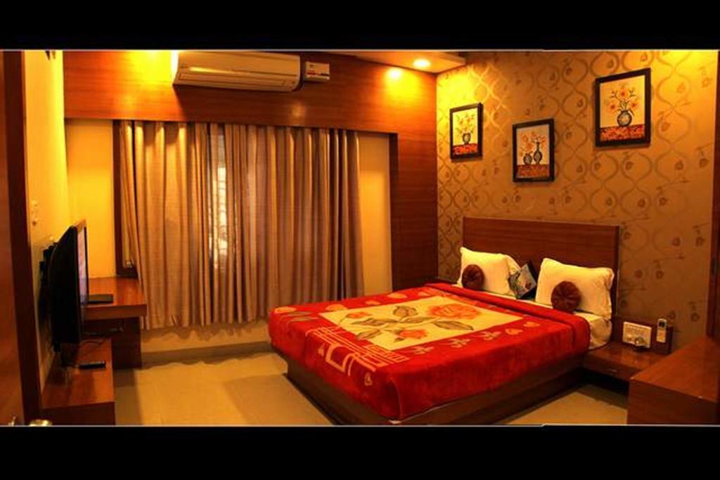 Hotel Shri Khedapati International Dewas Bagian luar foto