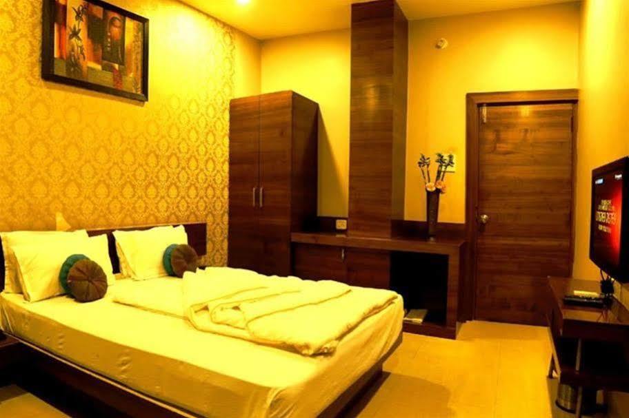 Hotel Shri Khedapati International Dewas Bagian luar foto