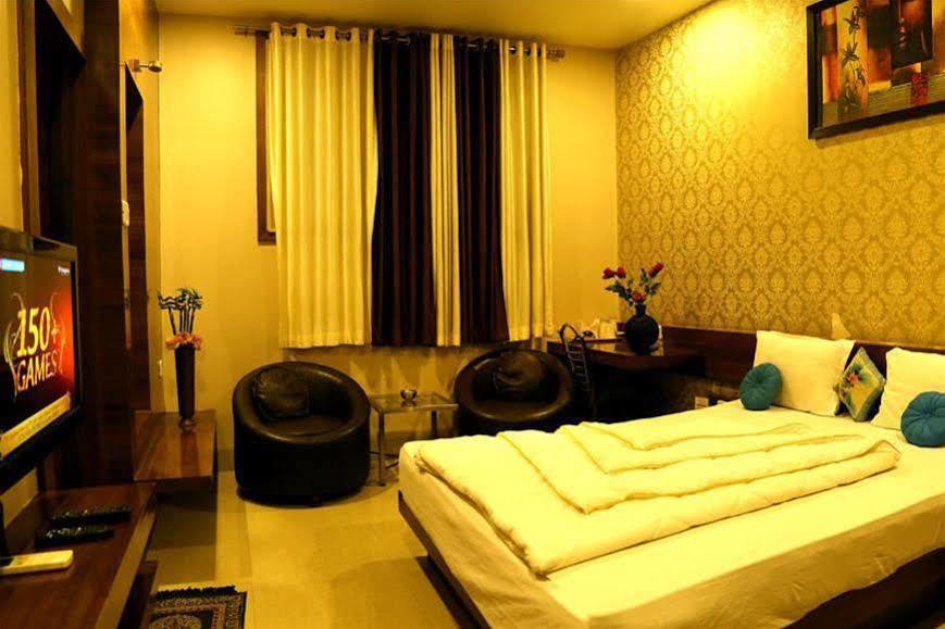 Hotel Shri Khedapati International Dewas Bagian luar foto